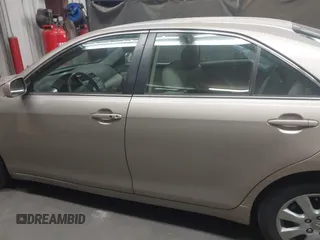 2007 Toyota Camry LE z VIN 4T1BK46K27U006559, wystawiony jako IAAI lot #42250629 z przebiegiem 175 389 mil mil oraz . Historia ofert i sprzedaży dostępna na DreamBid. Obrazek 15.