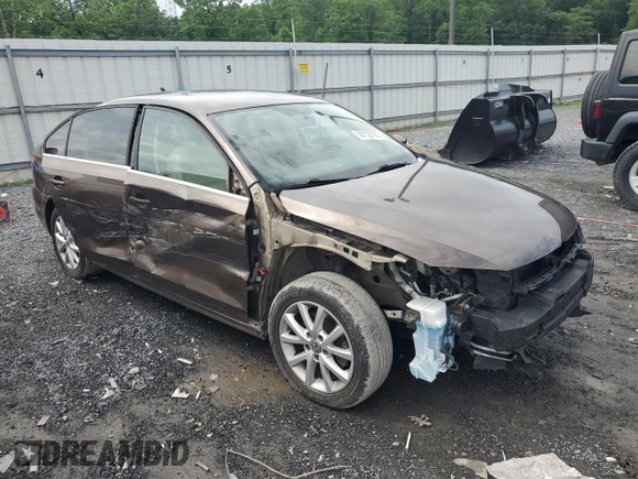 2013 Volkswagen Jetta SE with VIN 3VWDP7AJ8DM431330, listed as a Copart auction lot 56738795 with 114,151 mi miles and Salvage title. Bid and sale history available at DreamBid. Image 4.