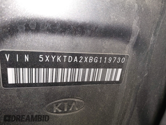 2011 Kia Sorento LX with VIN 5XYKTDA2XBG119730, listed as a IAAI auction lot 41754502 with 176,034 mi miles. Bid and sale history available at carsss.com. Image 9.