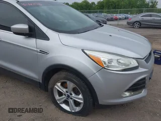2014 Ford Escape SE z VIN 1FMCU9GX9EUC35713, wystawiony jako IAAI lot #42323161 z przebiegiem 169 393 mil mil oraz . Historia ofert i sprzedaży dostępna na DreamBid. Obrazek 6.