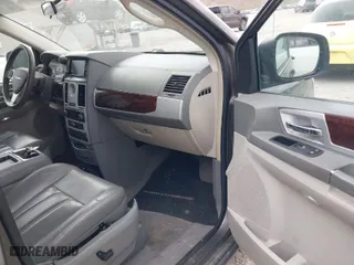 2010 Chrysler Town & Country Touring with VIN 2A4RR5D11AR194116, listed as a IAAI auction lot 42025043 with 197,826 mi miles. Bid and sale history available at carsss.com. Image 5.