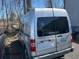 2011 Ford Transit Connect XL z VIN NM0LS6AN9BT062340, wystawiony jako Copart lot #53852135 z przebiegiem 234 690 mil mil oraz Czysty tytuł • Clean title. Historia ofert i sprzedaży dostępna na DreamBid. Obrazek 3.