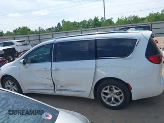 2020 Chrysler Pacifica Limited z VIN 2C4RC1GG6LR171708, wystawiony jako IAAI lot #42016454 z przebiegiem 97 162 mil mil oraz . Historia ofert i sprzedaży dostępna na DreamBid. Obrazek 15.