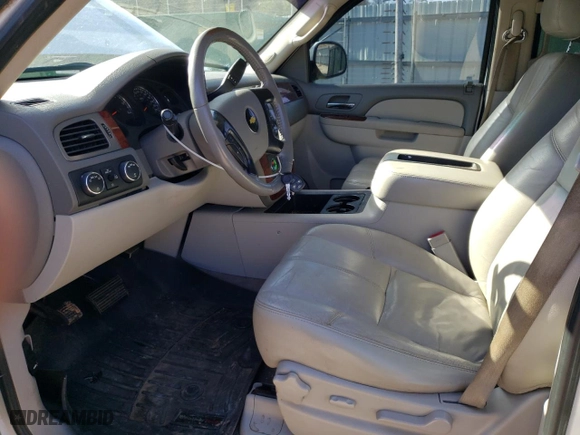 2010 Chevrolet Suburban LT with VIN 1GNUKJE3XAR260589, listed as a Copart auction lot 49301825 with 252,434 mi miles and Salvage Title. Bid and sale history available at carsss.com. Image 7.