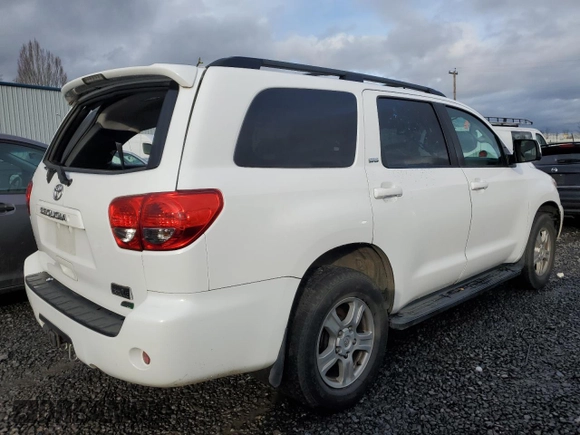 2014 Toyota Sequoia SR5 with VIN 5TDBW5G12ES104755, listed as a Copart auction lot 45687475 with 131,439 mi miles and Salvage Title. Bid and sale history available at carsss.com. Image 3.