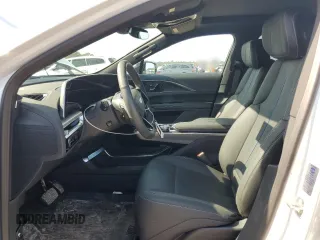 2025 Cadillac LYRIQ z VIN 1GYKPURL7SZ303441, wystawiony jako Copart lot #55331135 z przebiegiem 1078 mil mil oraz Szkody całkowita. Historia ofert i sprzedaży dostępna na DreamBid. Obrazek 7.
