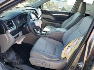 2016 Toyota Highlander LE z VIN 5TDBKRFH0GS312766, wystawiony jako Copart lot #54972915 z przebiegiem 86 922 mil mil oraz Szkoda całkowita • Salvage title. Historia ofert i sprzedaży dostępna na DreamBid. Obrazek 7.