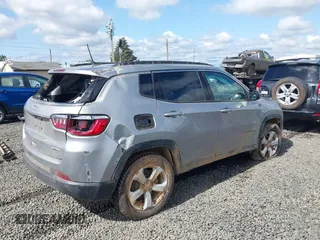 2022 Jeep Compass Altitude with VIN 3C4NJDBB9NT135223, listed as a IAAI auction lot 41935451 with 38,215 mi miles and . Bid and sale history available at carsss.com. Image 4.