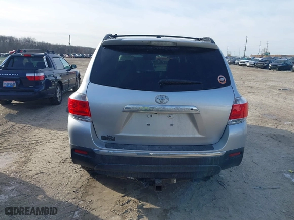 2011 Toyota Highlander with VIN 5TDZK3EH0BS036935, listed as a IAAI auction lot 41527060 with 277,595 mi miles. Bid and sale history available at carsss.com. Image 16.