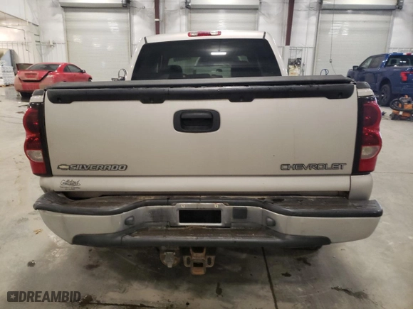 2004 Chevrolet Silverado 1500 Crew Cab LT with VIN 2GCEK13T141413969, listed as a Copart auction lot 81311114 with 232,071 mi miles and Salvage Title. Bid and sale history available at carsss.com. Image 6.