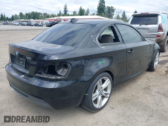 2012 BMW 1 Series 135i z VIN WBAUC9C53CVM12132, wystawiony jako IAAI lot #42532448 z przebiegiem Nie podano mil oraz . Historia ofert i sprzedaży dostępna na DreamBid. Obrazek 4.