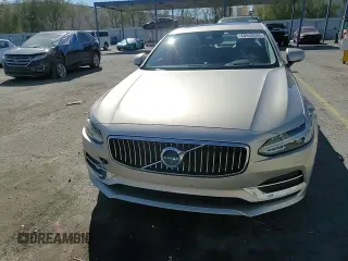 2018 Volvo S90 Inscription z VIN LVY992ML2JP005778, wystawiony jako Copart lot #44958565 z przebiegiem 71 110 mil mil oraz Szkoda całkowita • Salvage title. Historia ofert i sprzedaży dostępna na DreamBid. Obrazek 13.