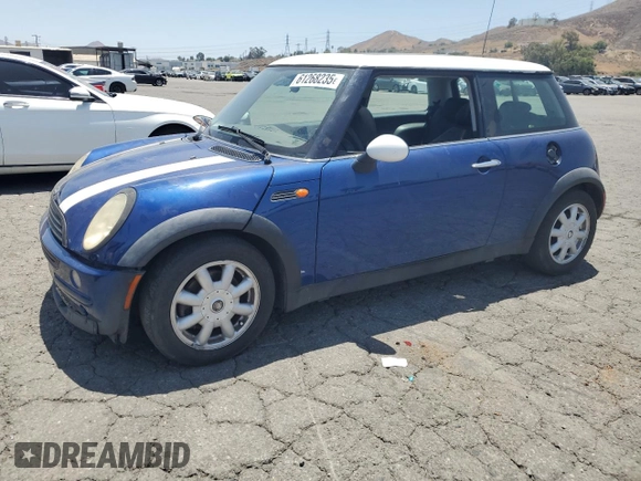 2004 MINI Hardtop z VIN WMWRC334X4TC51451, wystawiony jako Copart lot #61268235 z przebiegiem 149 750 mil mil oraz Szkoda całkowita • Salvage title. Historia ofert i sprzedaży dostępna na DreamBid. Obrazek 1.