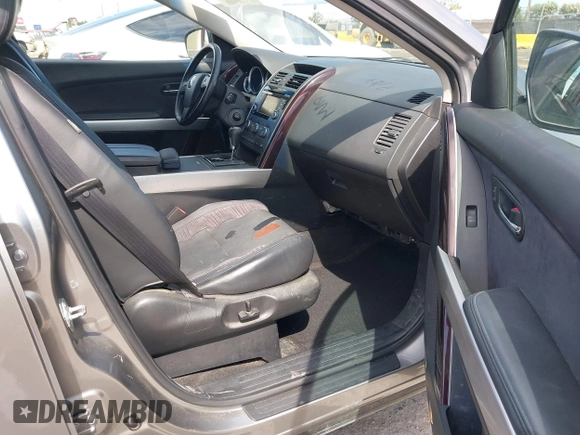 2014 Mazda CX-9 Grand Touring z VIN JM3TB2DVXE0432991, wystawiony jako IAAI lot #42826784 z przebiegiem 134 265 mil mil oraz . Historia ofert i sprzedaży dostępna na DreamBid. Obrazek 5.
