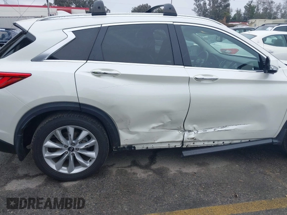2019 Infiniti QX50 LUXE with VIN 3PCAJ5M16KF116521, listed as a IAAI auction lot 41793978 with 70,007 mi miles. Bid and sale history available at carsss.com. Image 6.