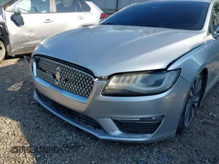 2017 Lincoln MKZ Select z VIN 3LN6L5D96HR663197, wystawiony jako IAAI lot #42280513 z przebiegiem 76 578 mil mil oraz . Historia ofert i sprzedaży dostępna na DreamBid. Obrazek 19.