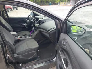 2016 Ford Escape SE with VIN 1FMCU0GX3GUC05279, listed as a IAAI auction lot 42142557 with 87,177 mi miles. Bid and sale history available at carsss.com. Image 5.