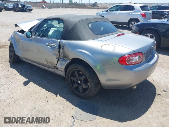 2013 Mazda MX-5 Miata Sport z VIN JM1NC2JF8D0232377, wystawiony jako IAAI lot #42312848 z przebiegiem Nie podano mil oraz . Historia ofert i sprzedaży dostępna na DreamBid. Obrazek 3.