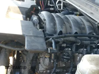 2019 Chevrolet Suburban LT z VIN 1GNSKHKC6KR165971, wystawiony jako IAAI lot #43421546 z przebiegiem 280 399 mil mil oraz . Historia ofert i sprzedaży dostępna na DreamBid. Obrazek 18.