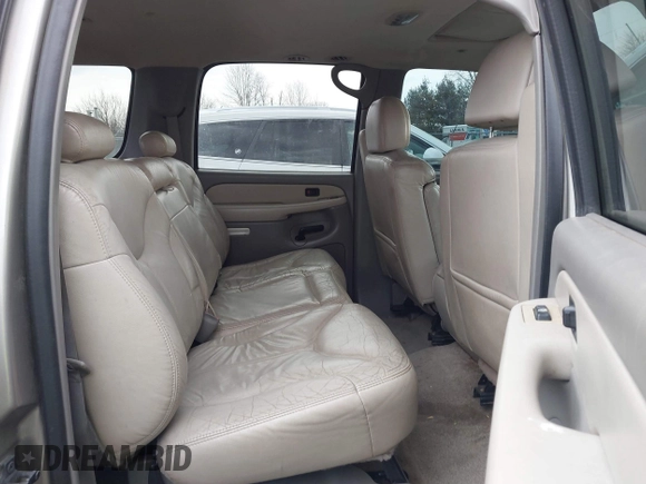 2002 GMC Yukon XL SLT with VIN 3GKFK16Z72G344251, listed as a IAAI auction lot 41644337 with 196,118 mi miles. Bid and sale history available at carsss.com. Image 8.