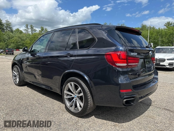 2015 BMW X5 xDrive50i z VIN 5UXKR6C56F0J75840, wystawiony jako IAAI lot #42409738 z przebiegiem 178 875 mil mil oraz . Historia ofert i sprzedaży dostępna na DreamBid. Obrazek 3.