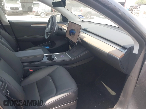2023 Tesla Model Y Long Range z VIN 7SAYGDEE6PA169168, wystawiony jako IAAI lot #42050428 z przebiegiem 26 731 mil mil oraz . Historia ofert i sprzedaży dostępna na DreamBid. Obrazek 5.
