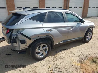 2024 Hyundai Tucson SEL z VIN 5NMJBCDE5RH299830, wystawiony jako IAAI lot #42043894 z przebiegiem 19 340 mil mil oraz . Historia ofert i sprzedaży dostępna na DreamBid. Obrazek 4.