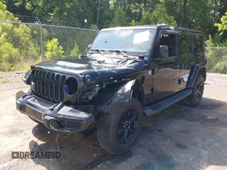 2020 Jeep Wrangler Unlimited Sahara z VIN 1C4HJXEN6LW106869, wystawiony jako IAAI lot #42390113 z przebiegiem 56 907 mil mil oraz . Historia ofert i sprzedaży dostępna na DreamBid. Obrazek 2.