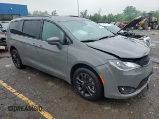 2020 Chrysler Pacifica Launch Edition with VIN 2C4RC3BG5LR274055, listed as a Copart auction lot 59786895 with 30,475 mi miles and Salvage title. Bid and sale history available at DreamBid. Image 4.