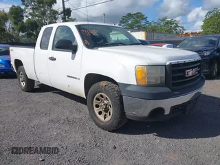 2007 GMC Sierra 1500 Work Truck z VIN 1GTEK19C77Z631448, wystawiony jako IAAI lot #42100668 z przebiegiem 272 317 mil mil oraz . Historia ofert i sprzedaży dostępna na DreamBid. Obrazek 1.