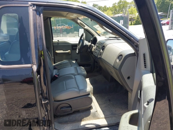 2006 Ford F-150 XL z VIN 1FTRF12266NA93922, wystawiony jako IAAI lot #42297444 z przebiegiem 189 094 mil mil oraz . Historia ofert i sprzedaży dostępna na DreamBid. Obrazek 5.