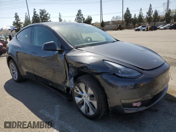 2024 Tesla Model Y Long Range z VIN 7SAYGDEE2RA223052, wystawiony jako Copart lot #61485025 z przebiegiem 13 268 mil mil oraz Szkoda całkowita • Salvage title. Historia ofert i sprzedaży dostępna na DreamBid. Obrazek 4.