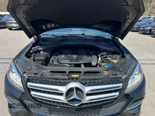 2017 Mercedes-Benz GLE 350 z VIN 4JGDA5HB3HA970802, wystawiony jako Copart lot #54207775 z przebiegiem 99 455 mil mil oraz Czysty tytuł • Clean title. Historia ofert i sprzedaży dostępna na DreamBid. Obrazek 8.