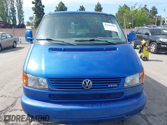 2000 Volkswagen EuroVan с VIN WV2MH4703YH022435, выставлен на аукционе IAAI как лот 42106304 с пробегом 185 376 миль миль и . История ставок и продаж доступна на DreamBid. Изображение 6.