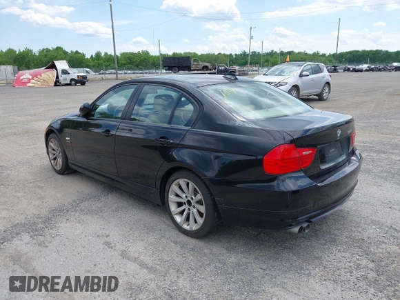 2011 BMW 3 Series 328i xDrive z VIN WBAPK7C56BA972088, wystawiony jako IAAI lot #42123166 z przebiegiem Nie podano mil oraz . Historia ofert i sprzedaży dostępna na DreamBid. Obrazek 3.