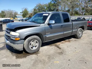 2000 Chevrolet Silverado 1500 LS with VIN 2GCEC19T8Y1377966, listed as a Copart auction lot 46485345 with 329,257 mi miles and Salvage Title. Bid and sale history available at carsss.com. Image 1.