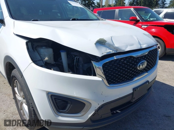 2016 Kia Sorento LX with VIN 5XYPGDA35GG060533, listed as a IAAI auction lot 42033268 with 183,057 mi miles. Bid and sale history available at carsss.com. Image 6.