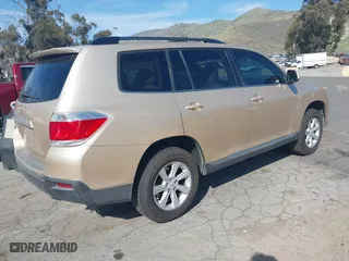 2011 Toyota Highlander with VIN 5TDZK3EH5BS042262, listed as a IAAI auction lot 41868350 with 239,202 mi miles. Bid and sale history available at carsss.com. Image 4.