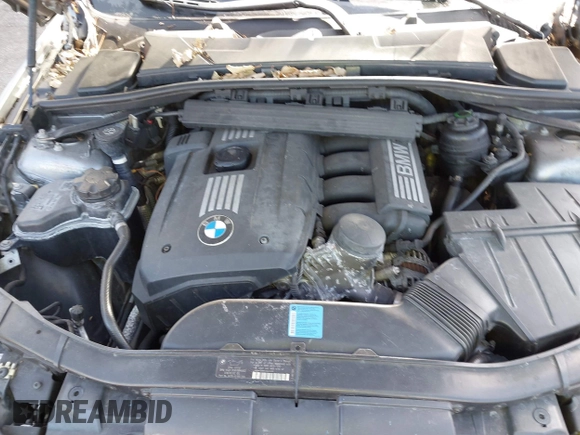 2009 BMW 3 Series 328i with VIN WBAPH77519NM46172, listed as a IAAI auction lot 41842525 with 189,704 mi miles. Bid and sale history available at carsss.com. Image 10.