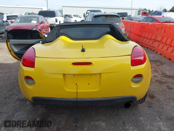 2007 Pontiac Solstice z VIN 1G2MB35B77Y132275, wystawiony jako IAAI lot #41435627 z przebiegiem 87 635 mil mil oraz . Historia ofert i sprzedaży dostępna na DreamBid. Obrazek 16.