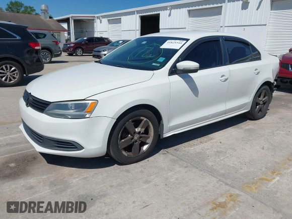 2012 Volkswagen Jetta Sedan SE w/Convenience with VIN 3VWDX7AJ3CM392032, listed as a IAAI auction lot 41825344 with 177,581 mi miles. Bid and sale history available at carsss.com. Image 2.