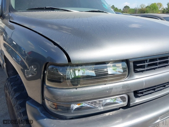 2000 Chevrolet Suburban LS with VIN 3GNEC16T2YG104878, listed as a IAAI auction lot 40464441 with 233,868 mi miles. Bid and sale history available at carsss.com. Image 6.