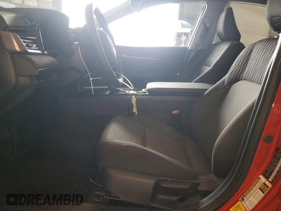 2025 Toyota Camry LE z VIN 4T1DAACK4SU006974, wystawiony jako Copart lot #60284235 z przebiegiem 177 mil mil oraz Czysty tytuł • Clean title. Historia ofert i sprzedaży dostępna na DreamBid. Obrazek 7.