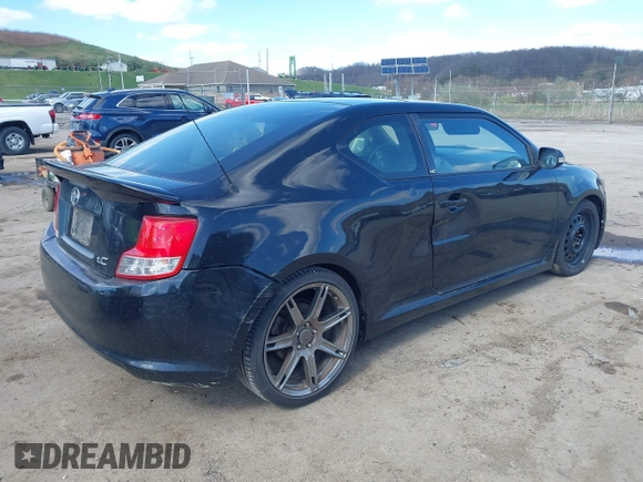 2013 Scion tC z VIN JTKJF5C76D3048463, wystawiony jako IAAI lot #41972560 z przebiegiem 204 863 mil mil oraz . Historia ofert i sprzedaży dostępna na DreamBid. Obrazek 4.