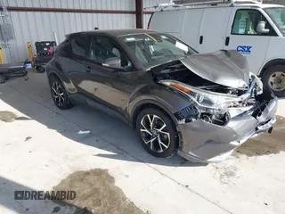 2018 Toyota C-HR XLE z VIN NMTKHMBX2JR018046, wystawiony jako IAAI lot #41389104 z przebiegiem 61 014 mil mil oraz . Historia ofert i sprzedaży dostępna na DreamBid. Obrazek 1.