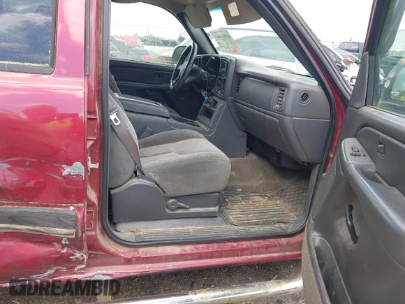 2005 Chevrolet Silverado 1500 LS z VIN 2GCEC13T651394768, wystawiony jako IAAI lot #41941443 z przebiegiem 371 563 mil mil oraz . Historia ofert i sprzedaży dostępna na DreamBid. Obrazek 5.
