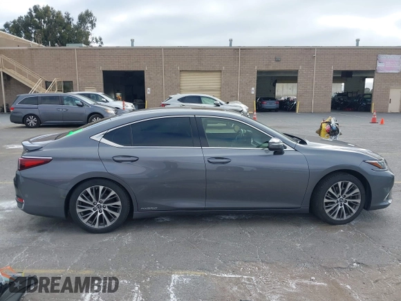 2019 Lexus ES 300h with VIN JTHB21B19K2022809, listed as a IAAI auction lot 42484103 with 62,596 mi miles and . Bid and sale history available at DreamBid. Image 13.
