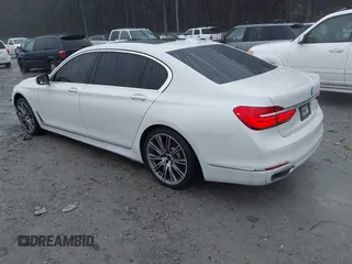 2017 BMW 7 Series 740i z VIN WBA7E2C51HG740000, wystawiony jako IAAI lot #41407048 z przebiegiem 114 929 mil mil oraz . Historia ofert i sprzedaży dostępna na DreamBid. Obrazek 3.