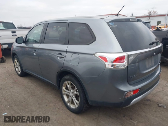 2015 Mitsubishi Outlander SE with VIN JA4AZ3A39FZ007936, listed as a IAAI auction lot 41003206 with 136,017 mi miles and . Bid and sale history available at DreamBid. Image 3.
