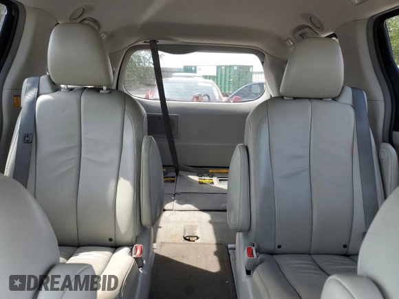 2013 Toyota Sienna XLE с VIN 5TDDK3DC9DS051534, выставлен на аукционе Copart как лот 61487035 с пробегом 66 168 миль миль и Списание • Salvage title. История ставок и продаж доступна на DreamBid. Изображение 10.